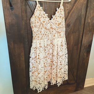 Beautiful White lace dress size 9/10 (fits like M)